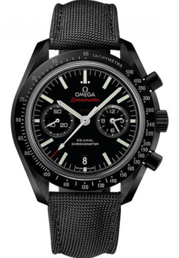 Jam tangan dengan bezel berlapis hitam